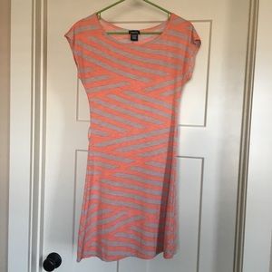 Stretchy dress with belt loops